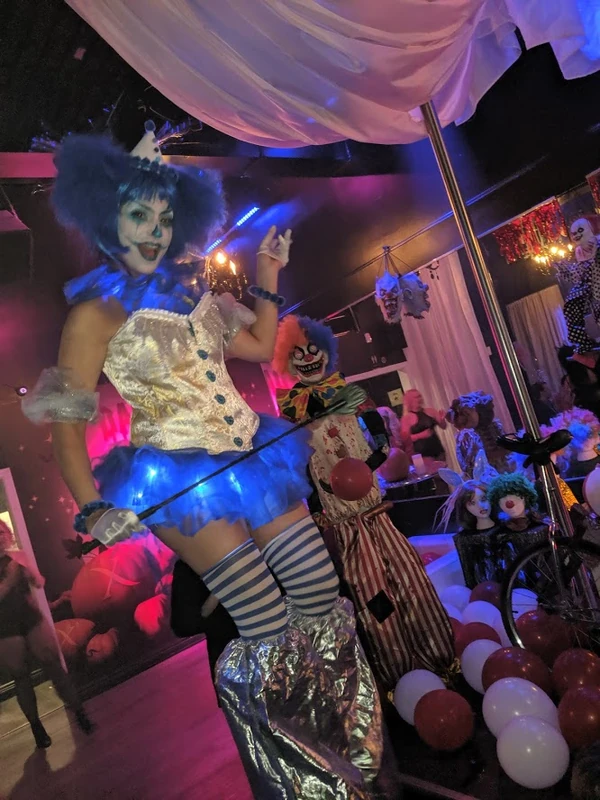 Azula the Clown - Stiltwalker - Circus theme - image 5