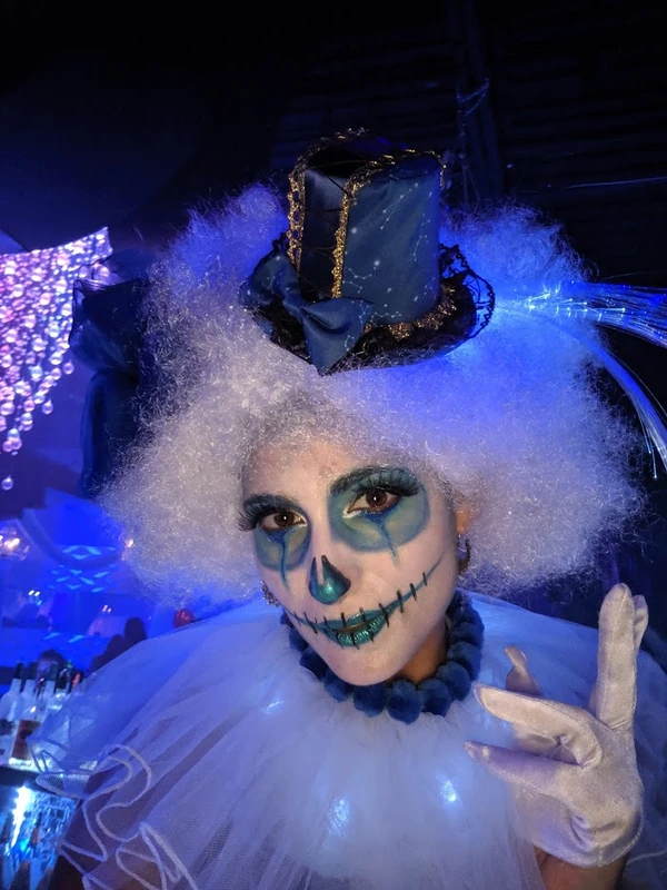 Azula the Clown - Stiltwalker - Circus theme - image 6