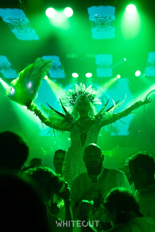 White Party / Bal En Blanc - Stiltwalker - Festival theme - image 4