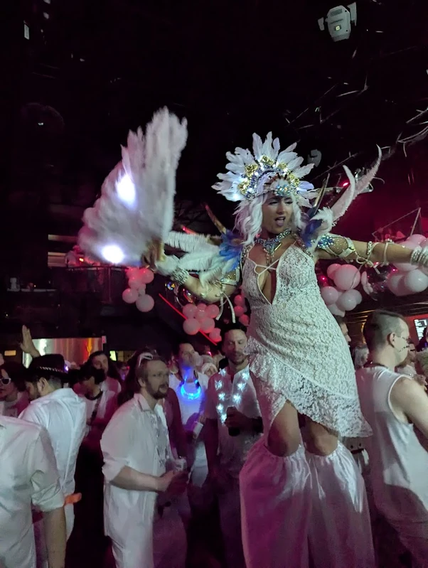 White Party / Bal En Blanc - Stiltwalker - Festival theme - image 6
