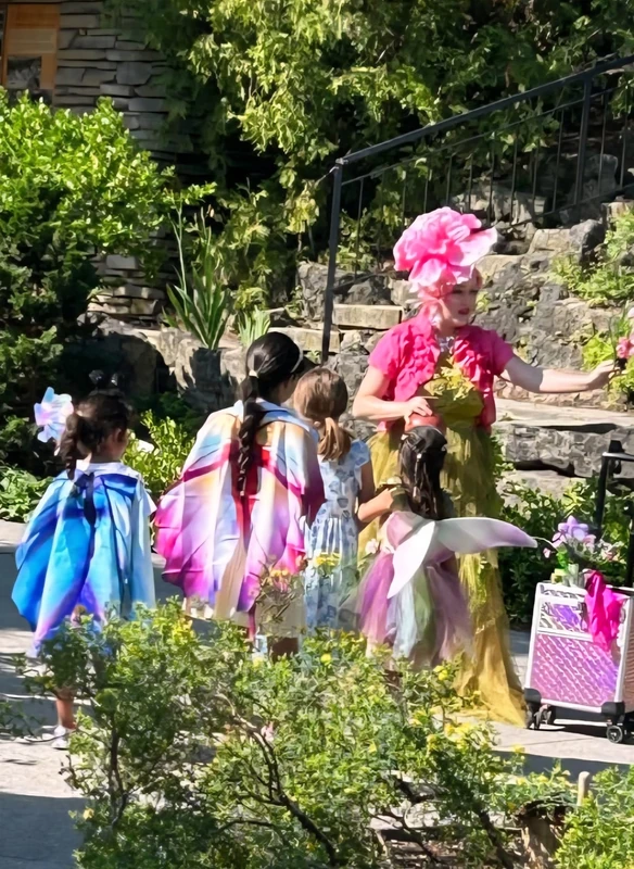 Bella Family Magic - Magic and Mystery - Family Friendly theme - image 3 performer