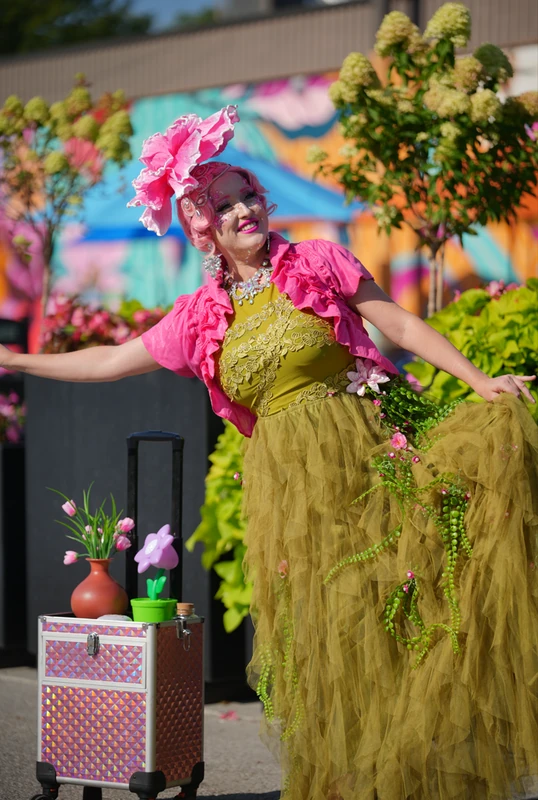 Bella Family Magic - Magic and Mystery - Family Friendly theme performer