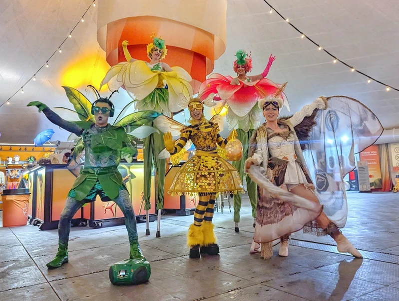 Buzzing Bee - Roamer / Dancer  - Animalia theme - image 10 performer