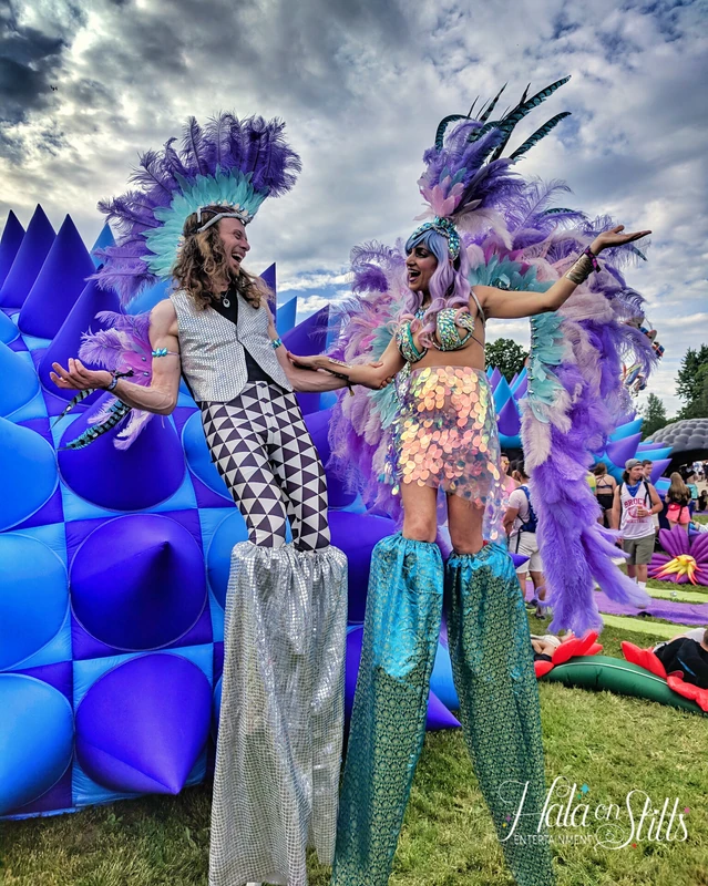 Carribeal Carnival Stilts - Stiltwalker - Feathers theme