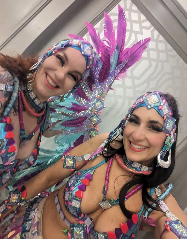 Carribeal Carnival Stilts - Stiltwalker - Feathers theme - image 2