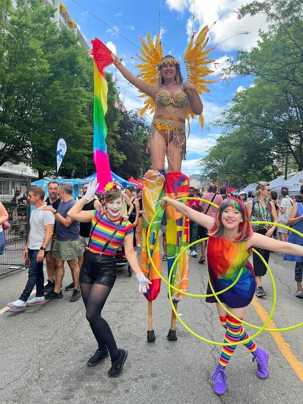 Carribeal Carnival Stilts - Stiltwalker - Feathers theme - image 5