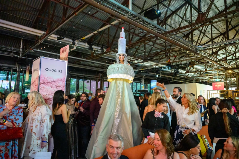 CN Tower - Stilt Walker - Canadiana theme