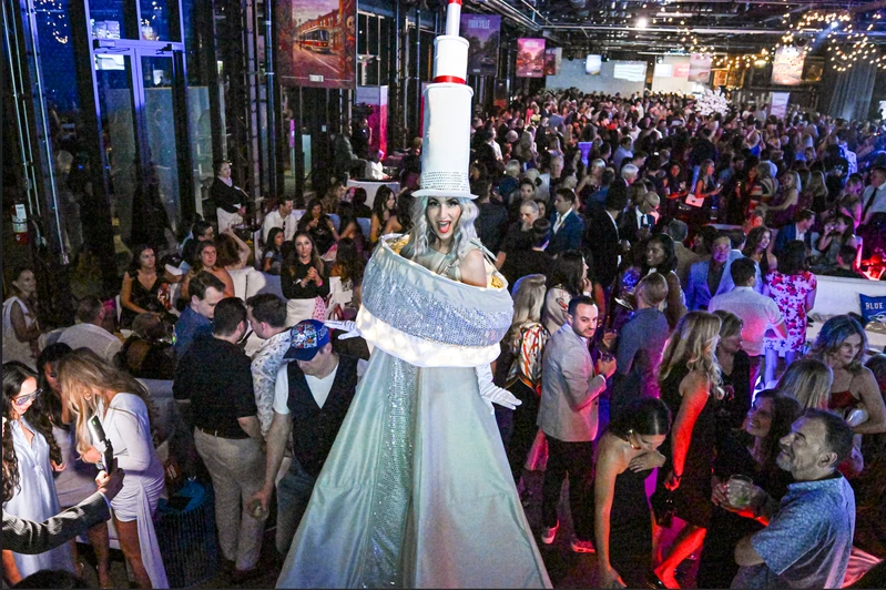 CN Tower - Stilt Walker - Canadiana theme - image 6