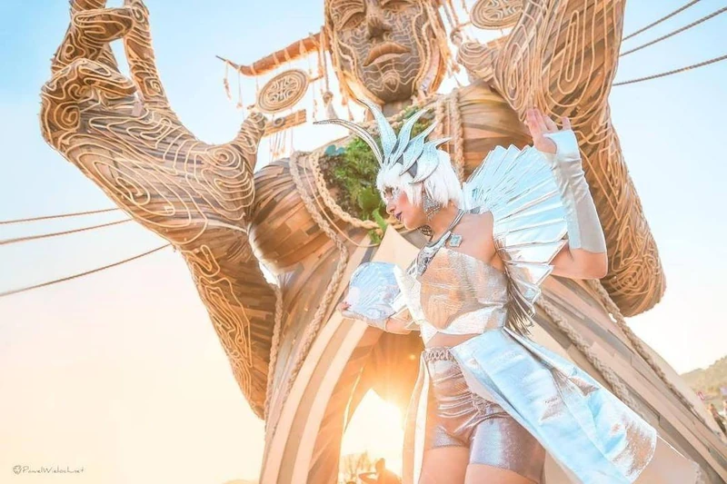 Cosmic Chrome - Stiltwalker - Space Future theme - image 24