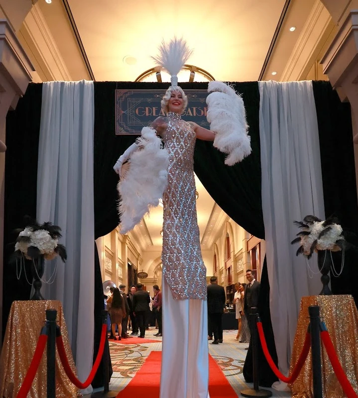 Crystal Showgirls Stilts - Stiltwalker - Elegant theme - image 5