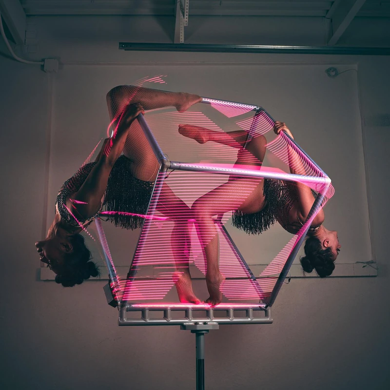 Duo LED Cube  - Aerialist - Elegant theme performer
