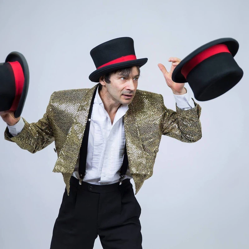 Edward Juggling show - Juggler - Family Friendly theme - image 3 performer