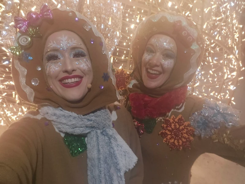 Gingerbread Girls - Flow Artist / Hula Hooper - Christmas theme - image 12