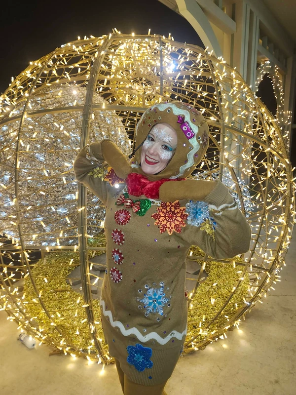 Gingerbread Girls - Flow Artist / Hula Hooper - Christmas theme - image 9