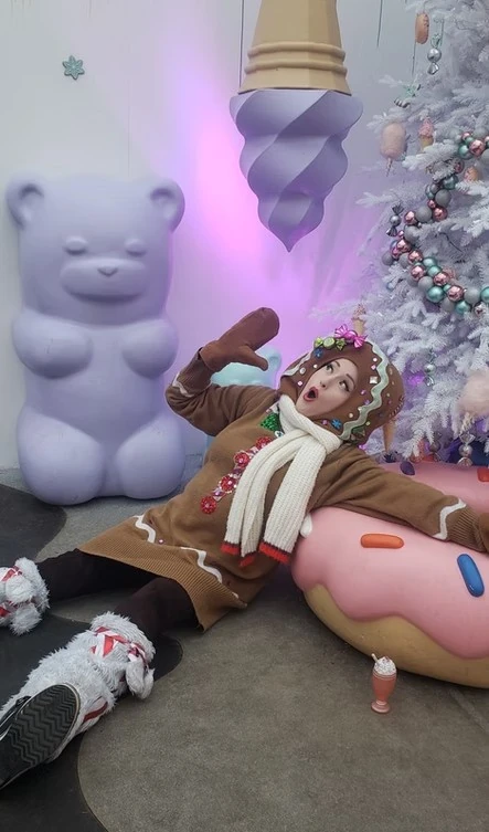 Gingerbread Girls - Flow Artist / Hula Hooper - Christmas theme - image 2