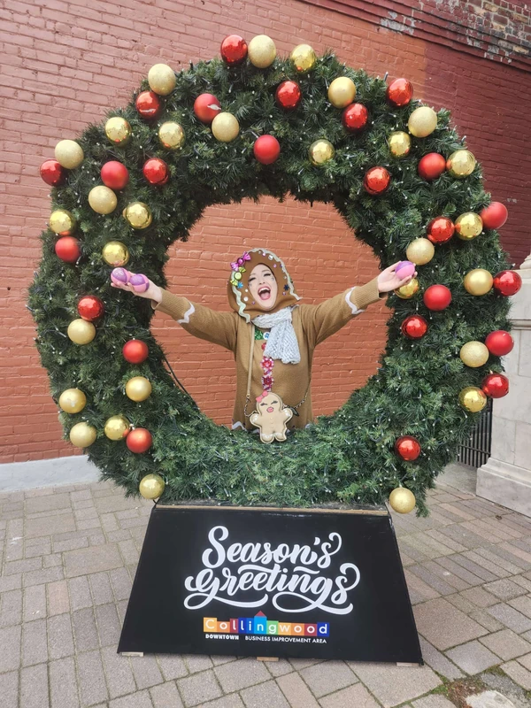 Gingerbread Girls - Flow Artist / Hula Hooper - Christmas theme - image 4