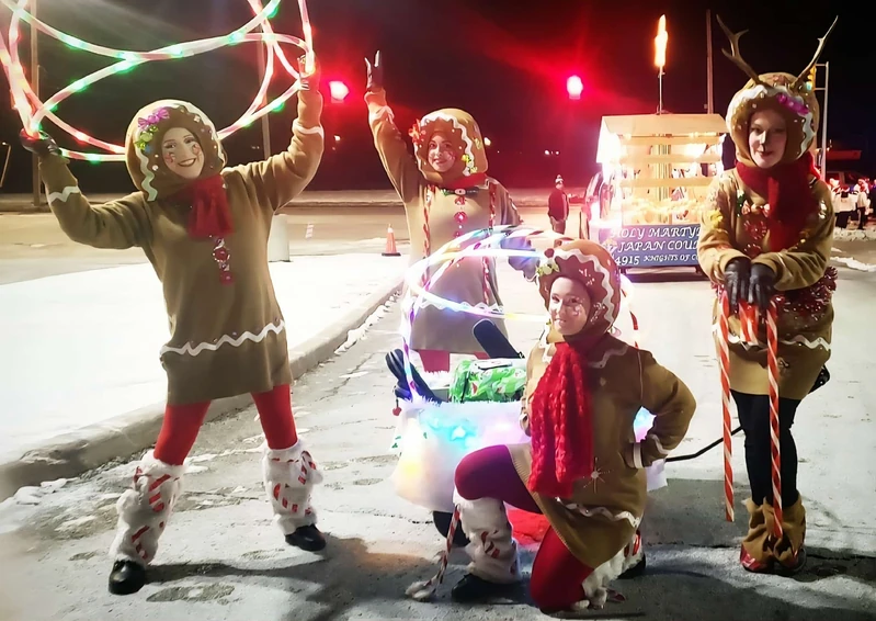 Gingerbread Girls - Flow Artist / Hula Hooper - Christmas theme - image 5