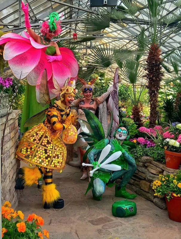 Grasshopper - Juggler - Garden theme - image 12 performer