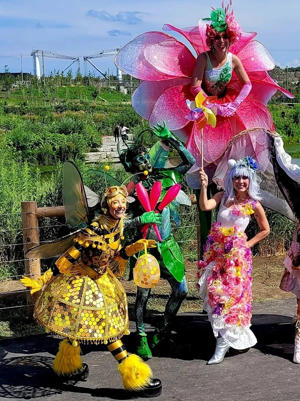 Grasshopper - Juggler - Garden theme - image 15 performer