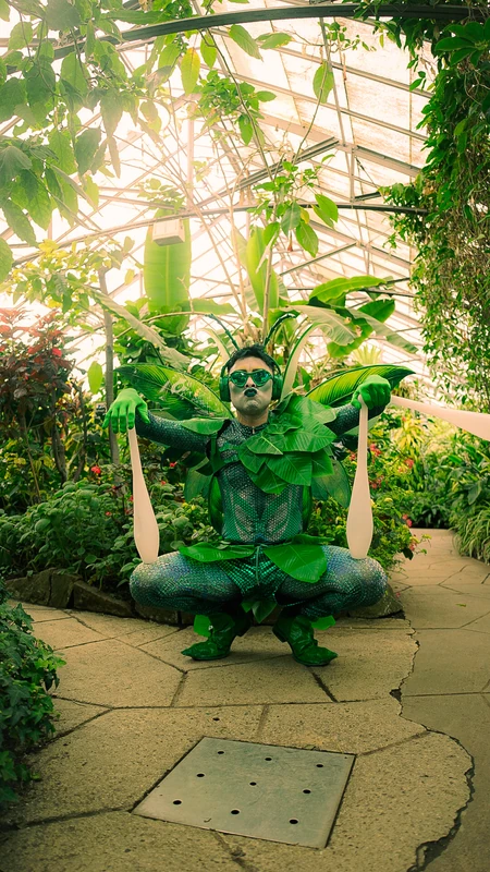 Grasshopper - Juggler - Garden theme - image 8 performer