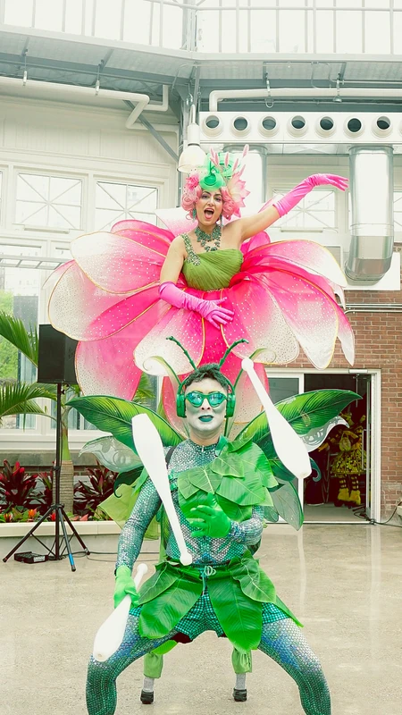 Grasshopper - Juggler - Garden theme - image 6 performer