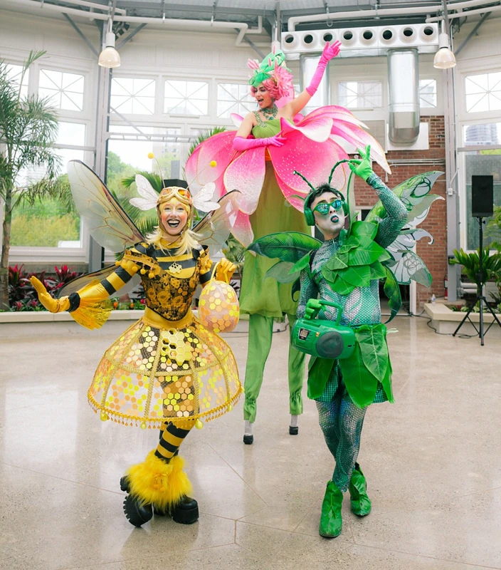 Grasshopper - Juggler - Garden theme - image 10 performer