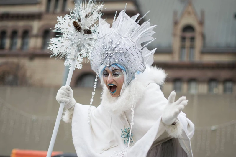 Classic Ice Queen - Stiltwalker - Winter theme - image 5