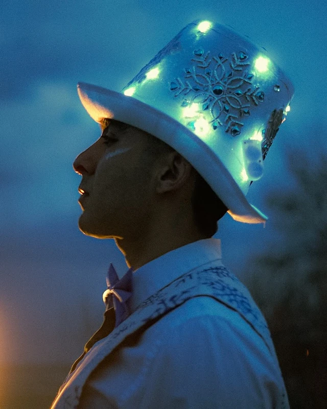 Jack Frost  - Juggler - Winter theme - image 5 performer