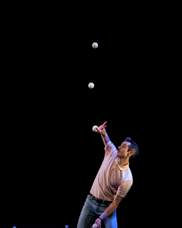 Jayden Juggles  - Juggler - Circus theme - image 2 performer