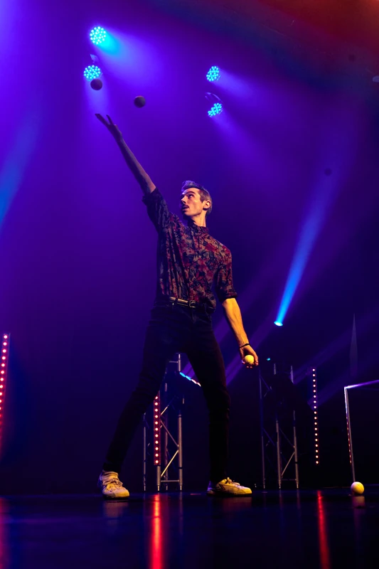 Jayden Juggles  - Juggler - Circus theme - image 6 performer