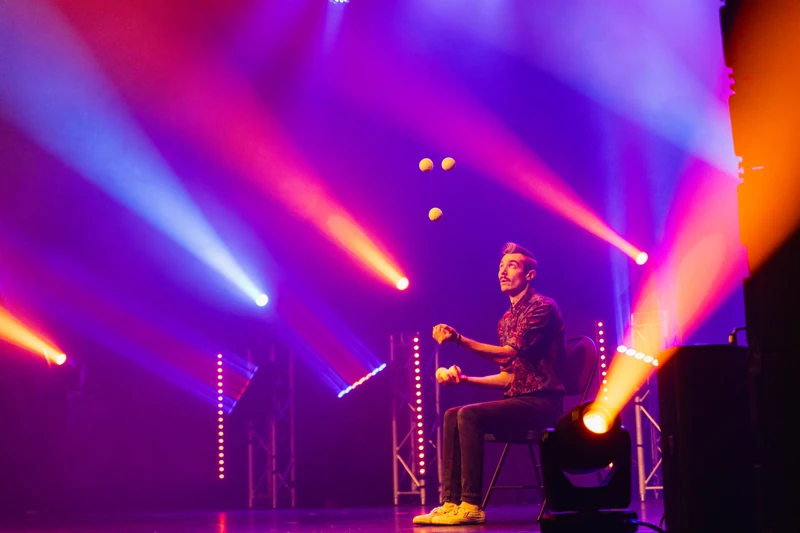 Jayden Juggles  - Juggler - Circus theme - image 7 performer