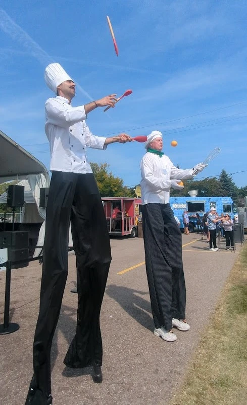 Juggling Chefs - Stiltwalker - Duos theme - image 5