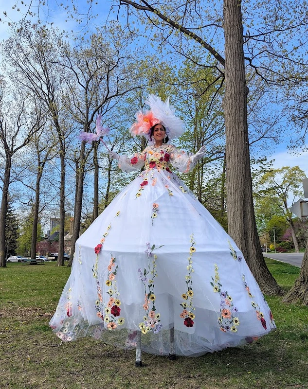 Lady Bloomington - Stiltwalker - Elegant theme