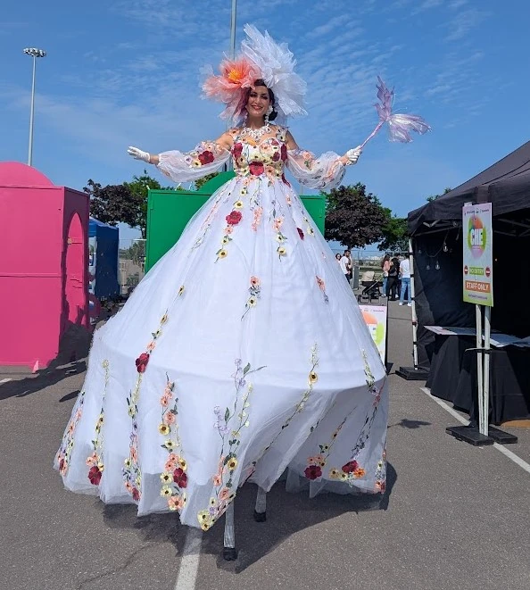 Lady Bloomington - Stiltwalker - Elegant theme - image 7