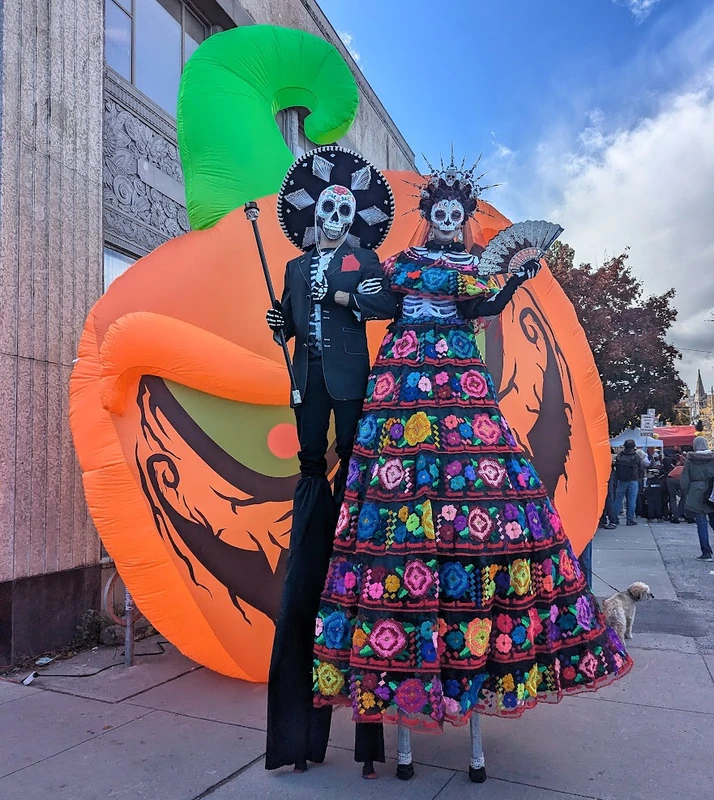 Las Catrinas - Stiltwalker - Cultural theme