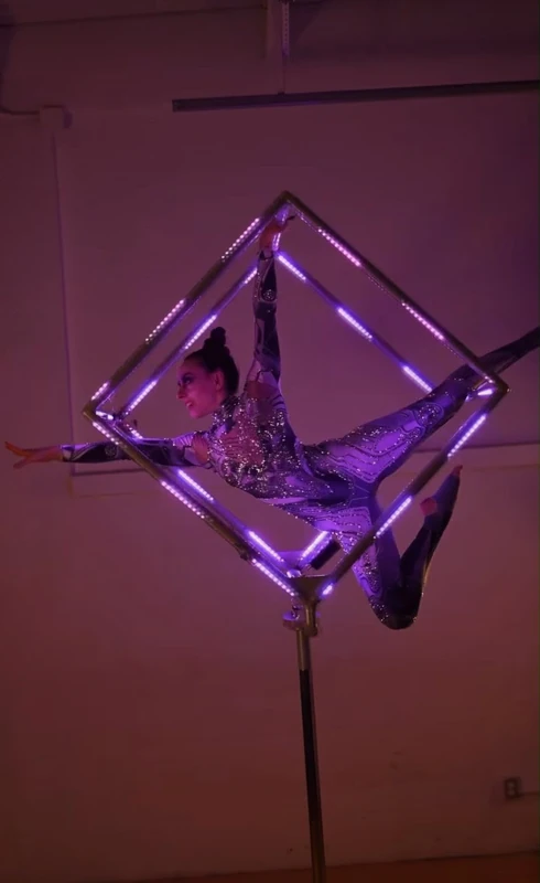 LED Cube Lolli - Aerialist - Elegant theme performer