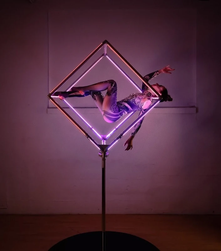 LED Cube Lolli - Aerialist - Elegant theme - image 4 performer