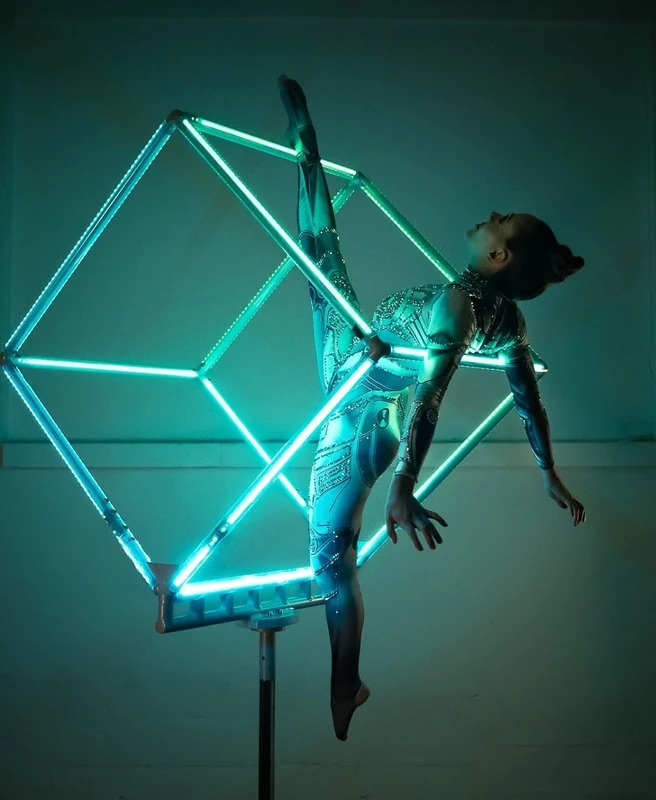 LED Cube Lolli - Aerialist - Elegant theme - image 5 performer