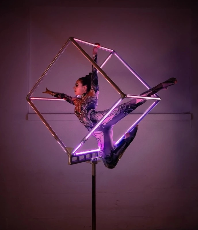 LED Cube Lolli - Aerialist - Elegant theme - image 6 performer