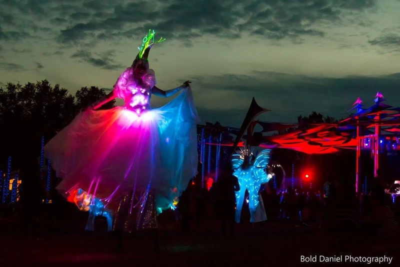 LED Crystal Queen - Stiltwalker - LED Lights theme - image 14