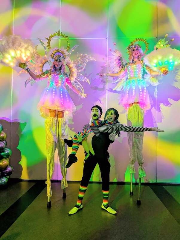 Luminous Ladies - Stiltwalker - Duos theme - image 21