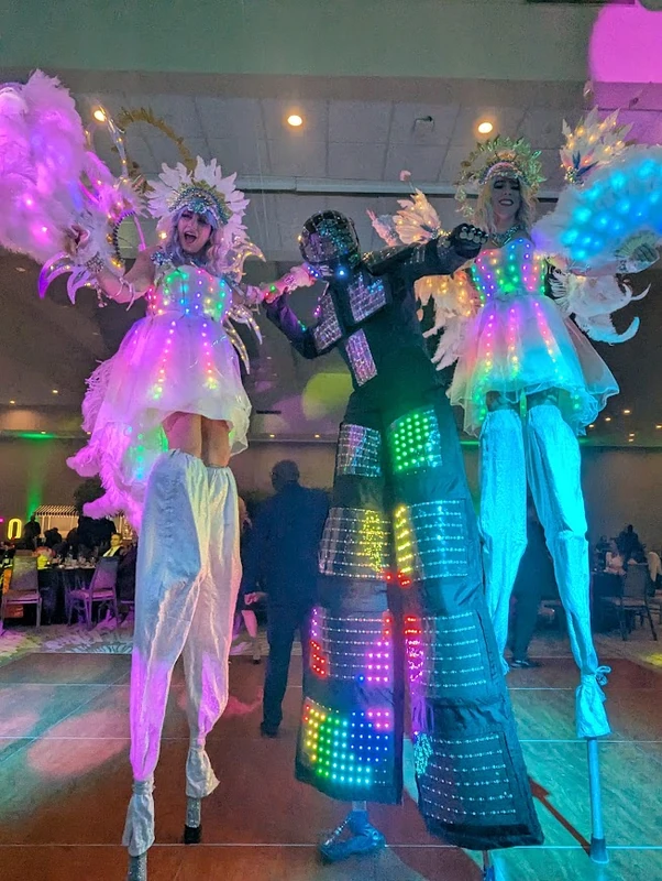 Luminous Ladies - Stiltwalker - Duos theme - image 14