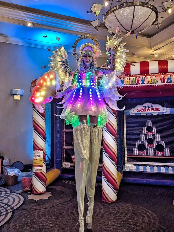 Luminous Ladies - Stiltwalker - Duos theme - image 16