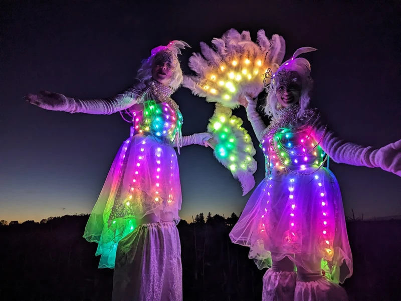 Luminous Ladies - Stiltwalker - Duos theme - image 18