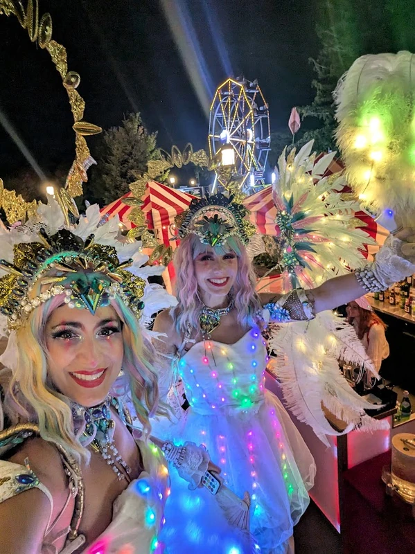 Luminous Ladies - Stiltwalker - Duos theme - image 20