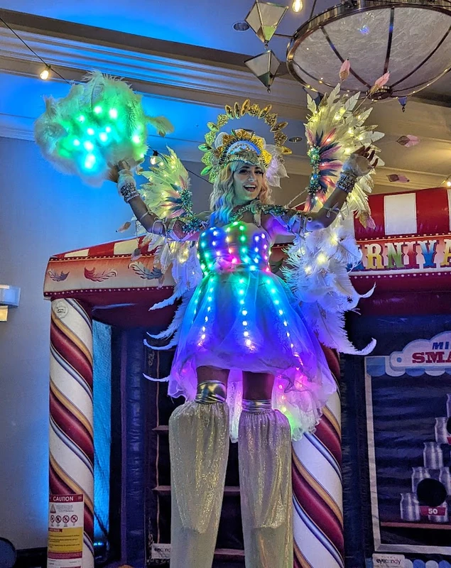 Luminous Ladies - Stiltwalker - Duos theme - image 4