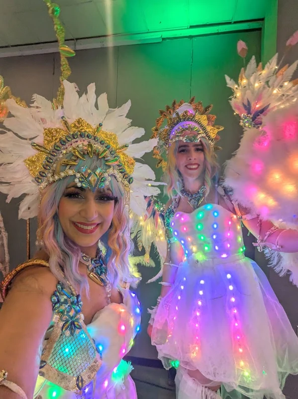 Luminous Ladies - Stiltwalker - Duos theme - image 7