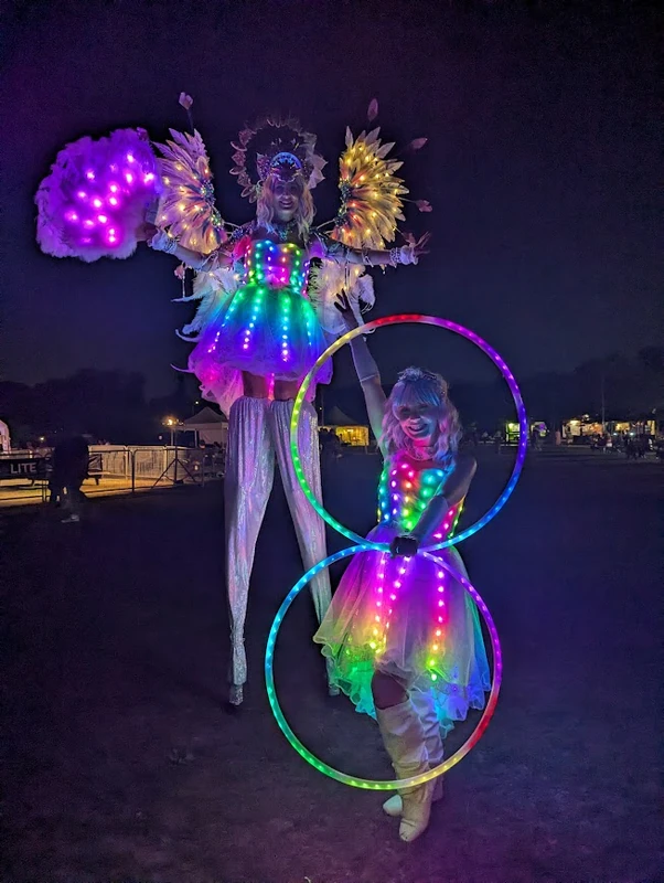 Luminous Ladies - Stiltwalker - Duos theme - image 8