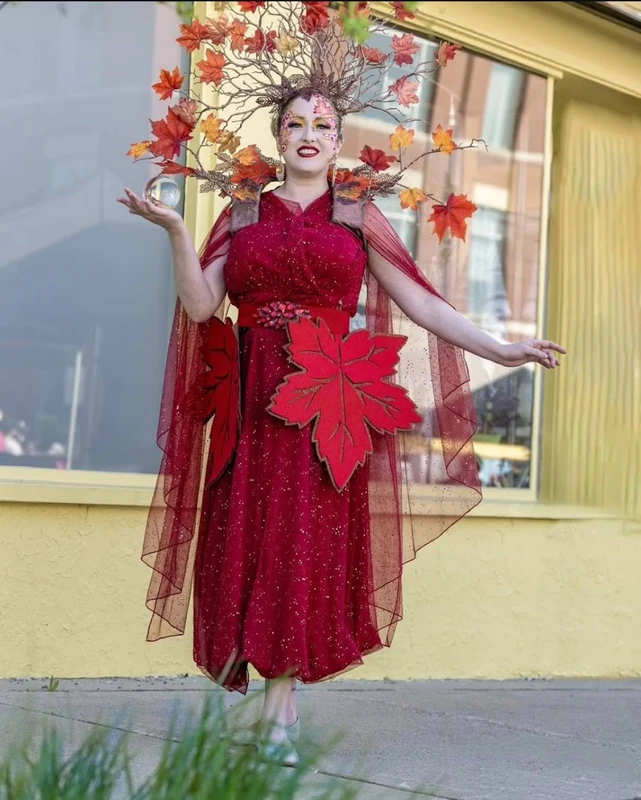 Madame Maple - Juggler - Canadiana theme - image 2 performer