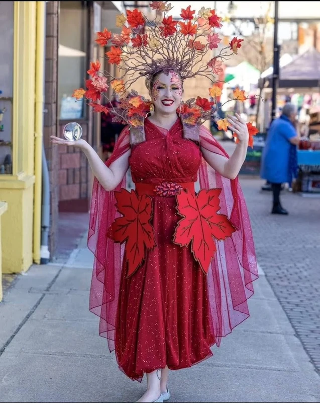Madame Maple - Juggler - Canadiana theme - image 3 performer